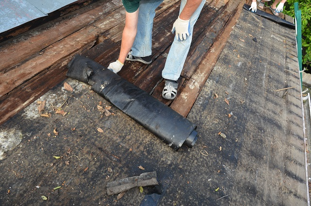 Removing old roof underlayment